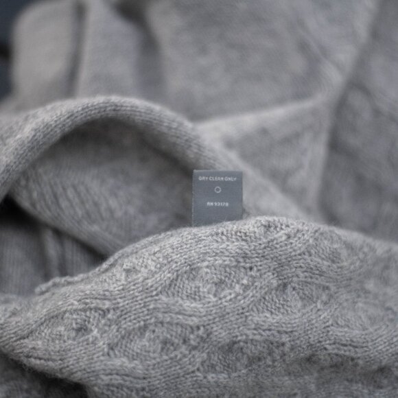 Neiman Marcus Cashmere Sweater L Gray Oversized Cable Knit High-Low Hem - Picture 9 of 9